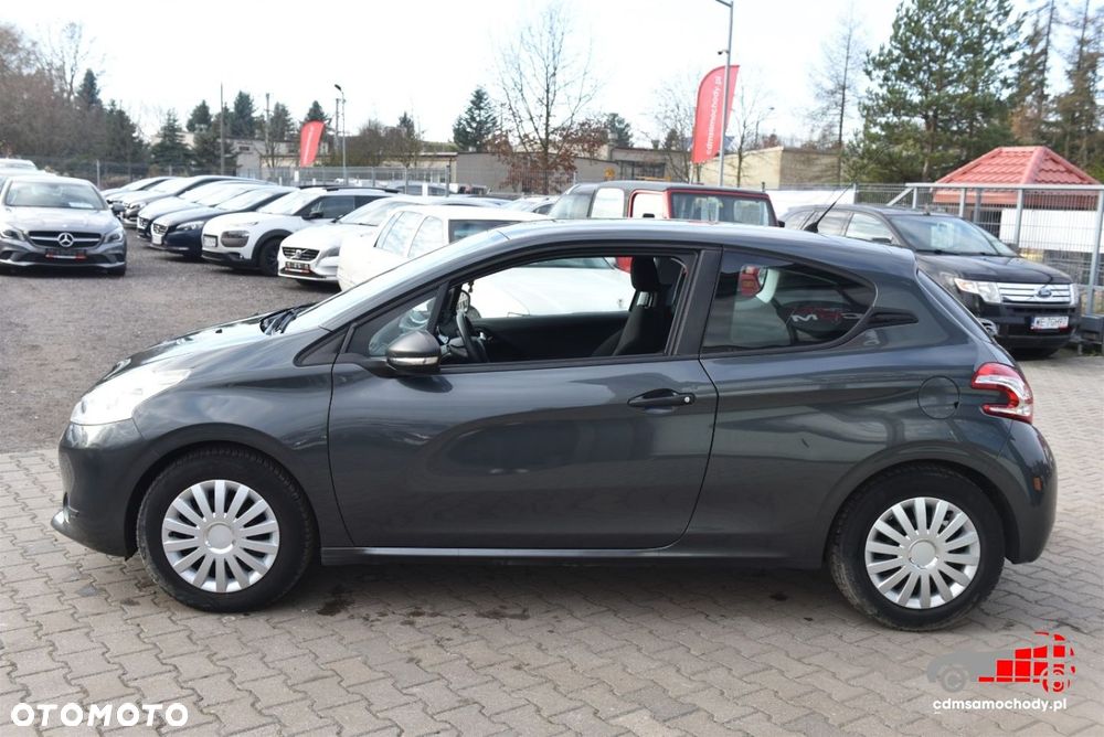 Peugeot 208 - 8