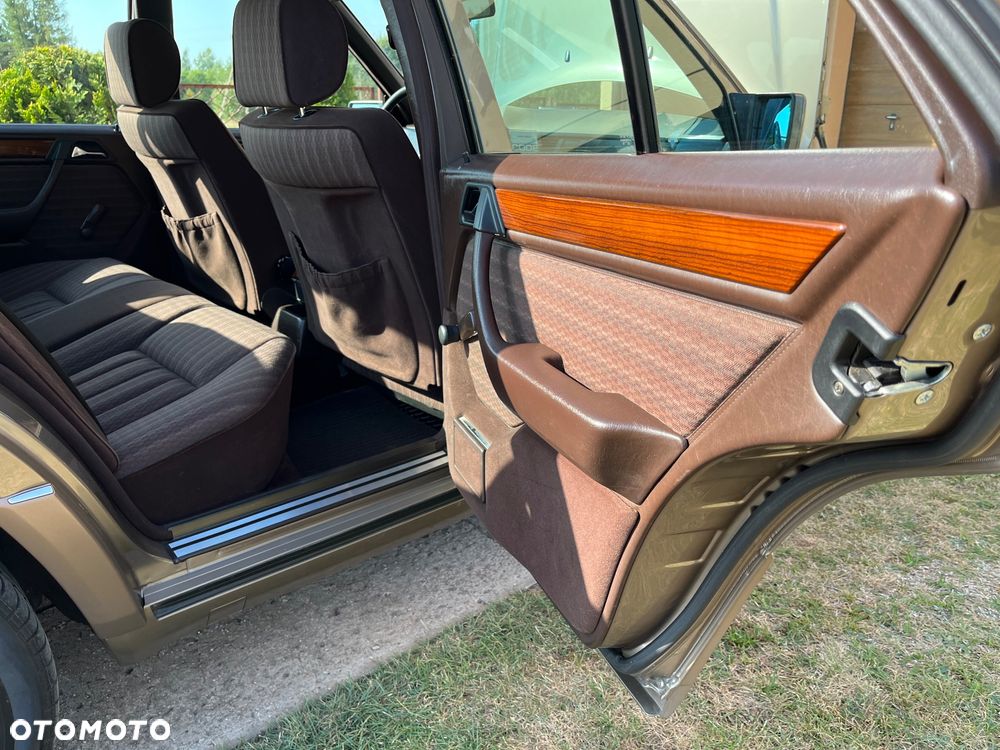 Mercedes-Benz W124 (1984-1993) - 12