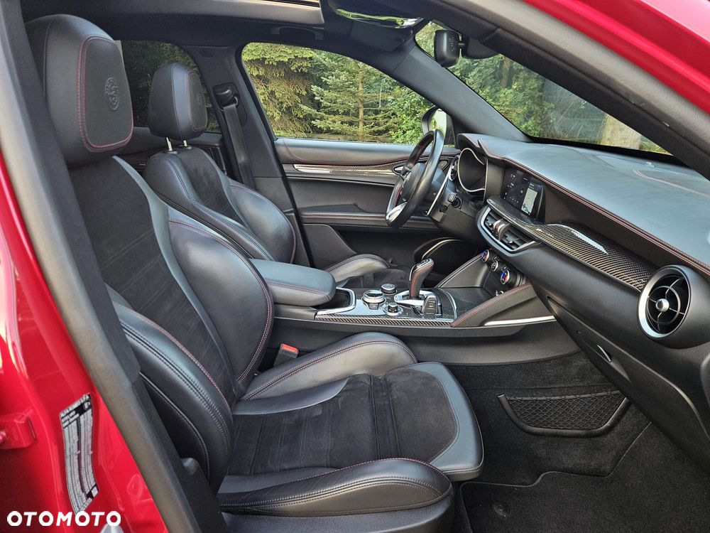 Alfa Romeo Stelvio 2.0 Turbo 16V AT8-Q4 Veloce Ti - 22