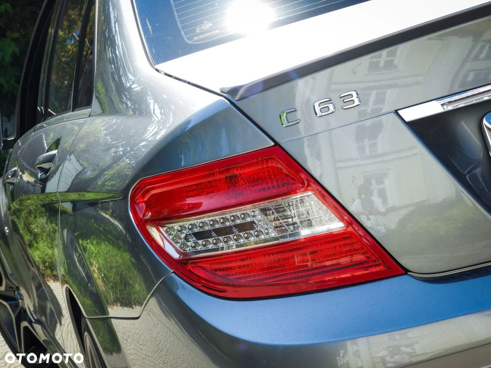 Mercedes-Benz Klasa C 63 AMG - 8