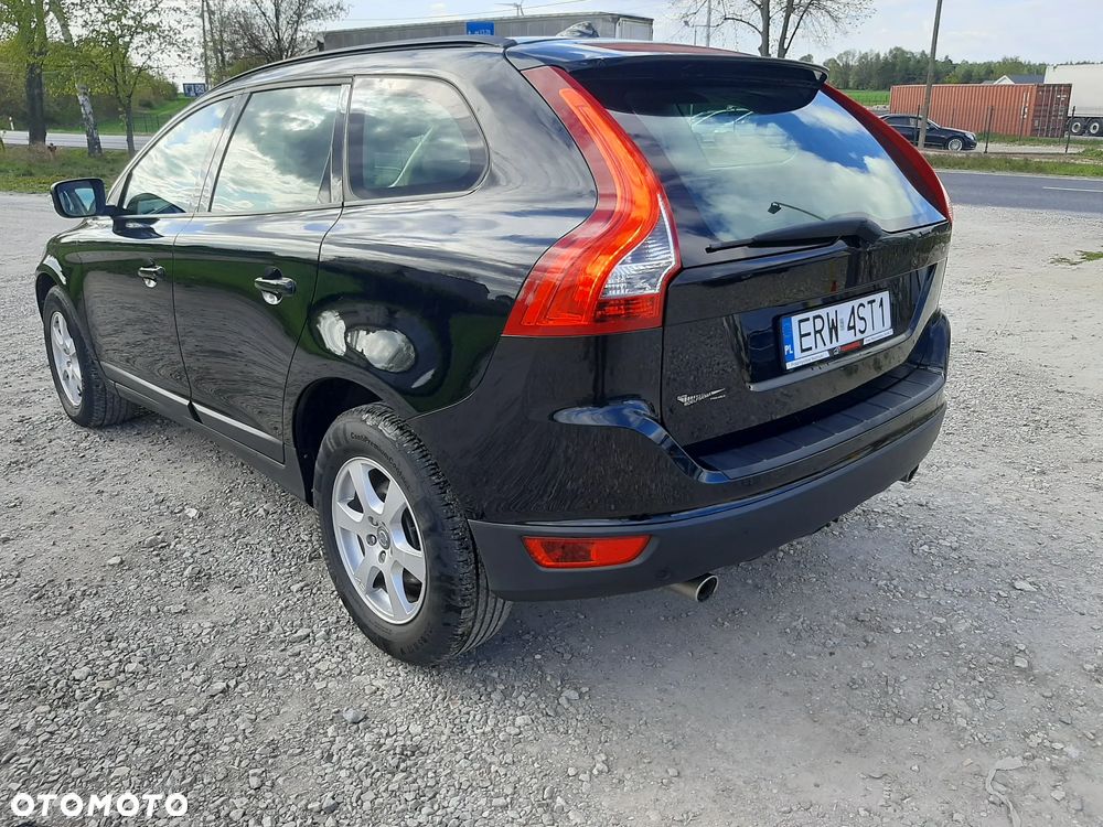 Volvo XC 60 D5 AWD Momentum - 4