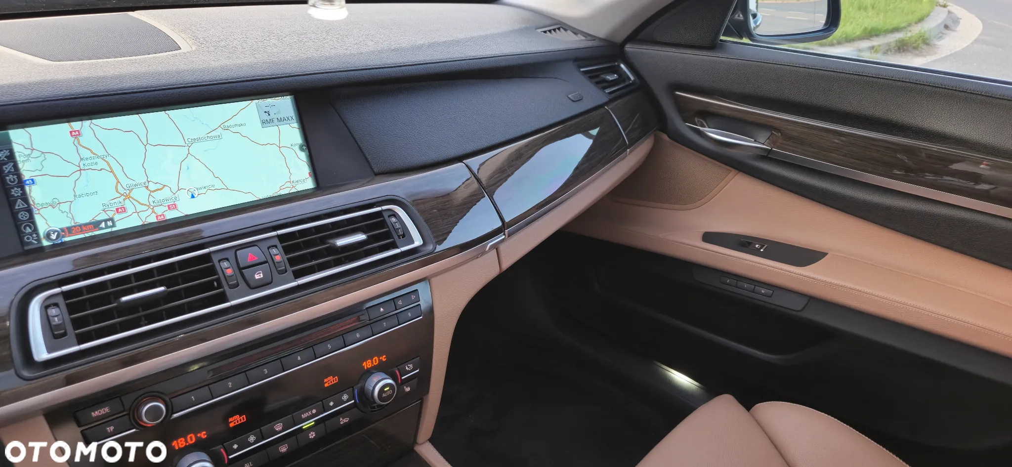 BMW Seria 7 750i xDrive - 15