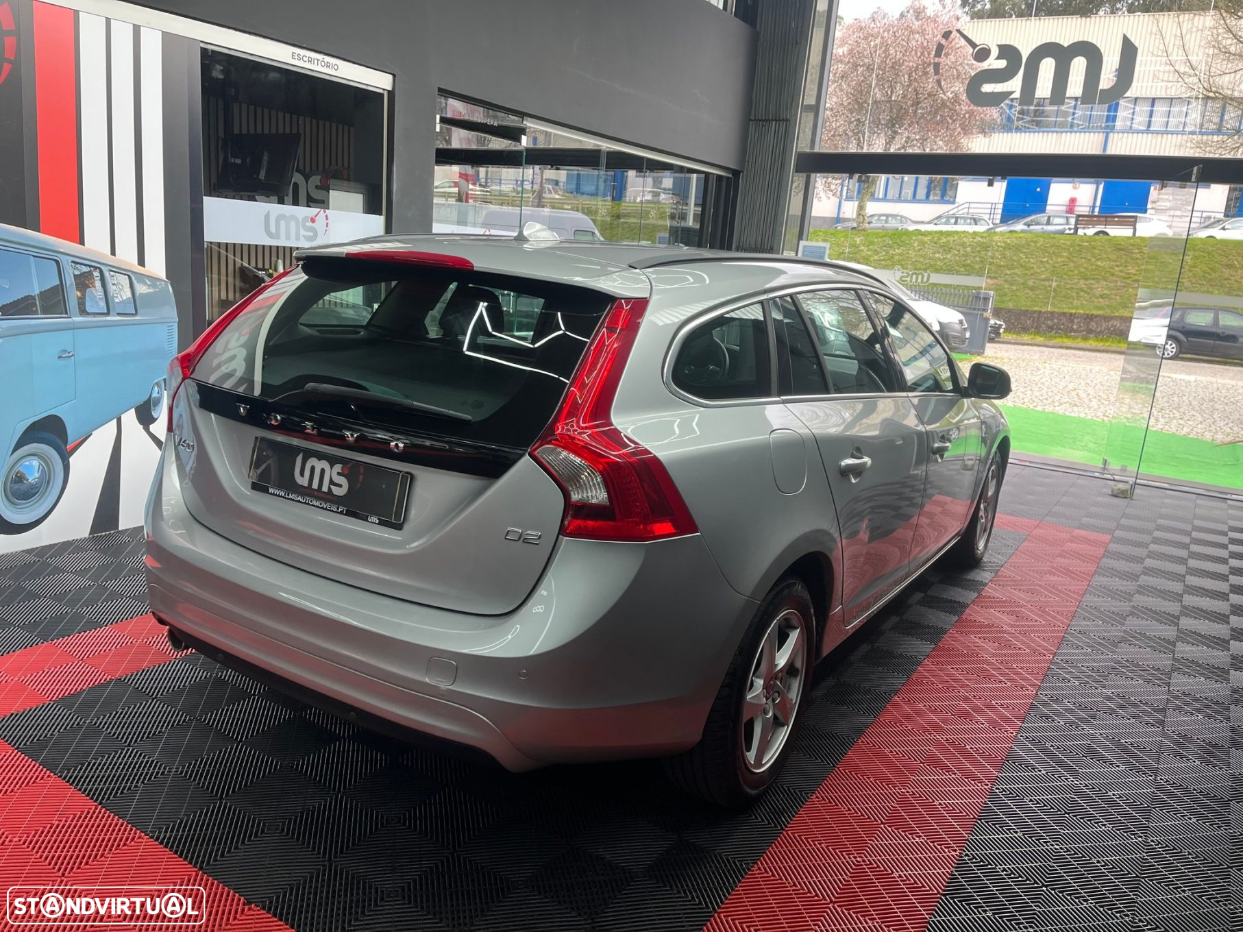 Volvo V60 2.0 D2 Kinetic Geartronic - 4
