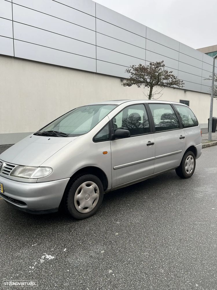 VW Sharan 1.9 TDi Confortline 7L - 1