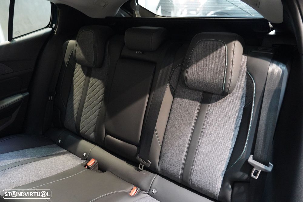 Peugeot 408 1.2 PureTech Allure EAT8 - 29