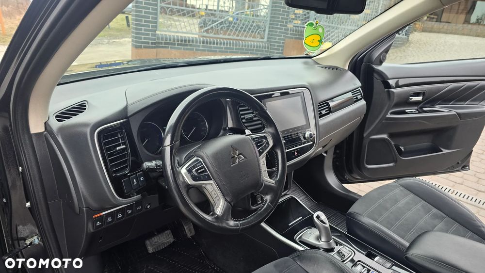 Mitsubishi Outlander - 6