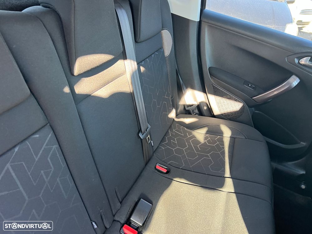 Peugeot 2008 1.2 PureTech Allure - 24