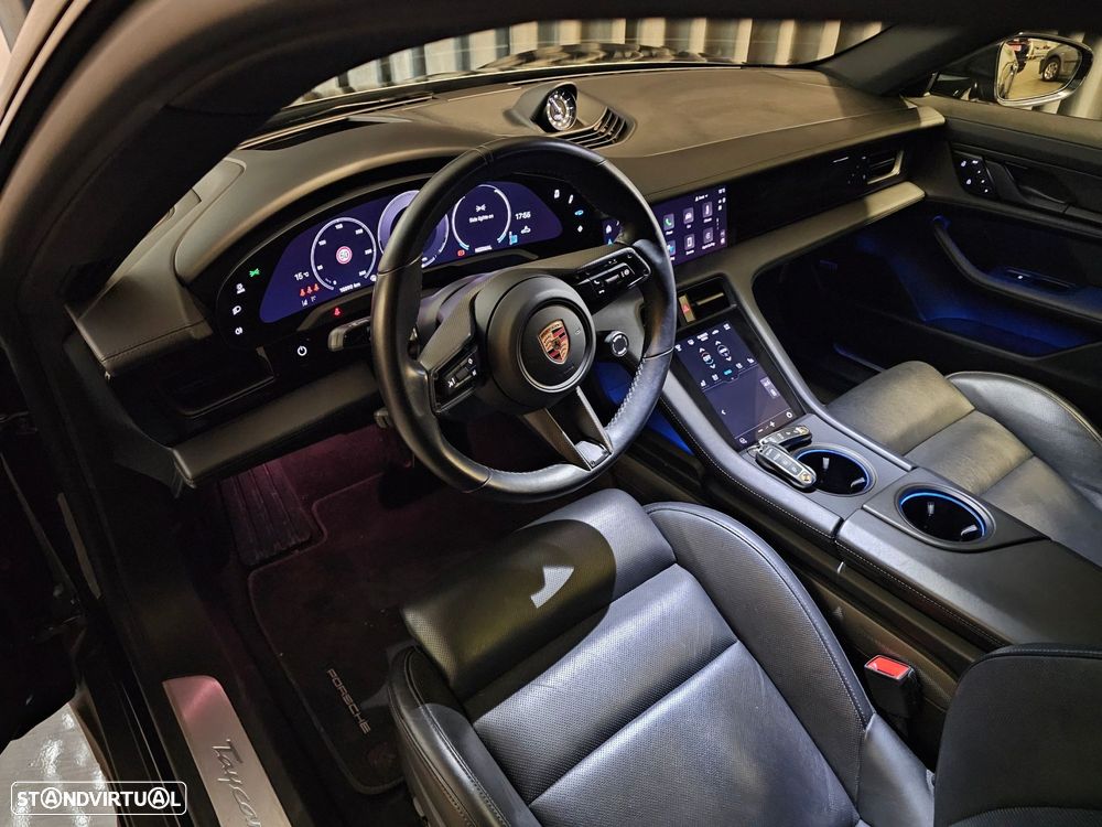 Porsche Taycan Cross Turismo 4 - 9