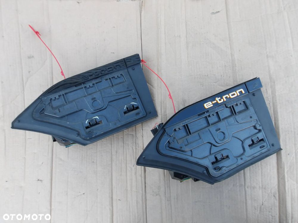 GNIAZDA LADOWANIA KLAPKA AUDI E TRON 4KE971375 - 1