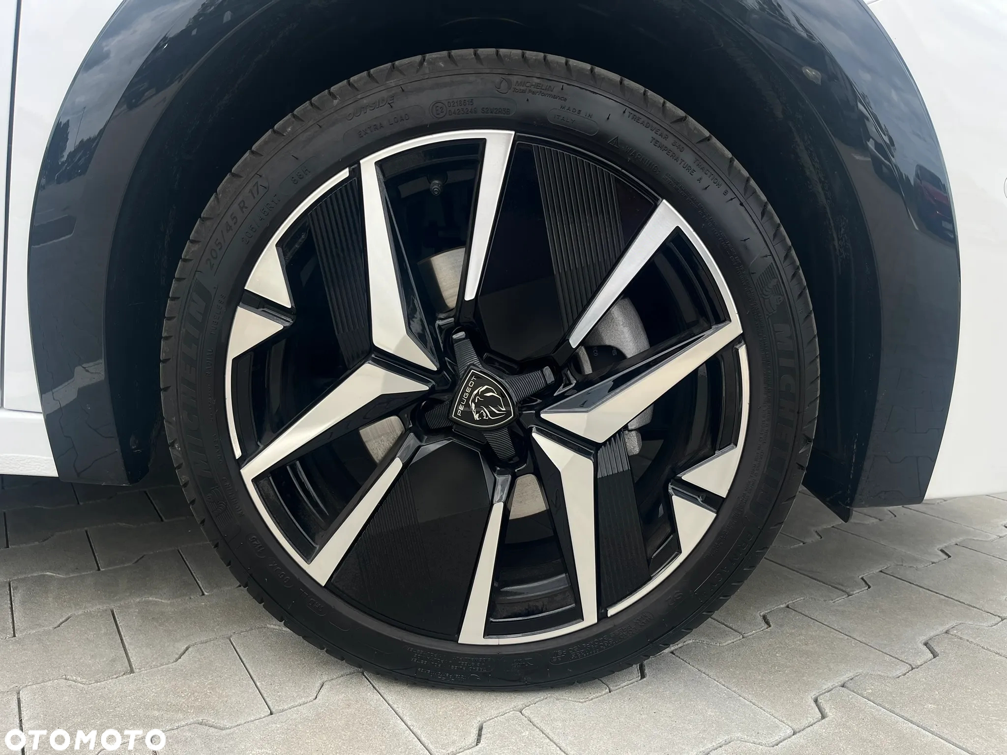 Peugeot 208 1.2 mHEV GT - 11