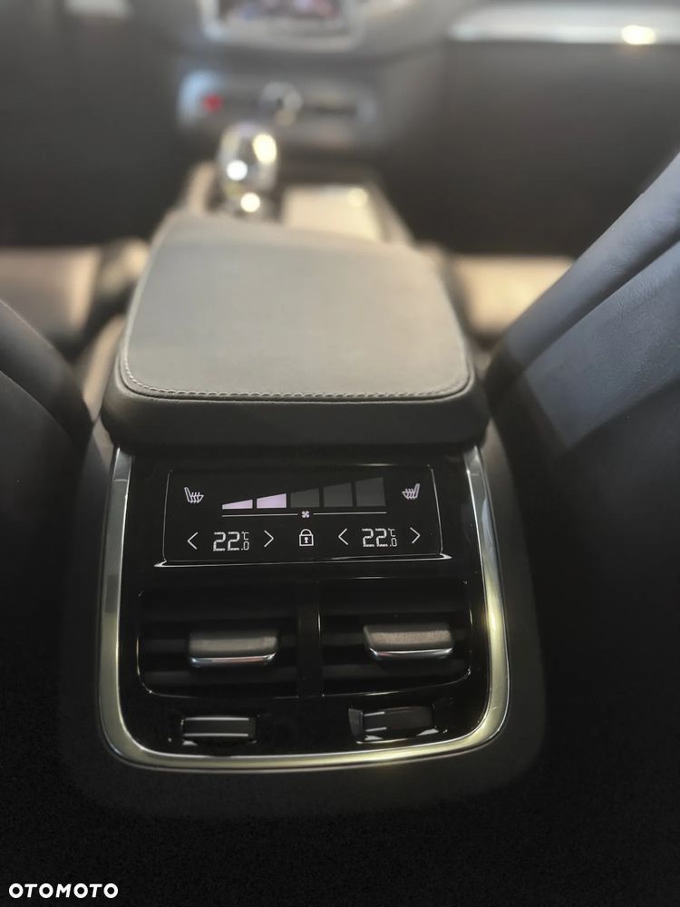 Volvo XC 90 B5 D AWD Ultimate Dark - 36