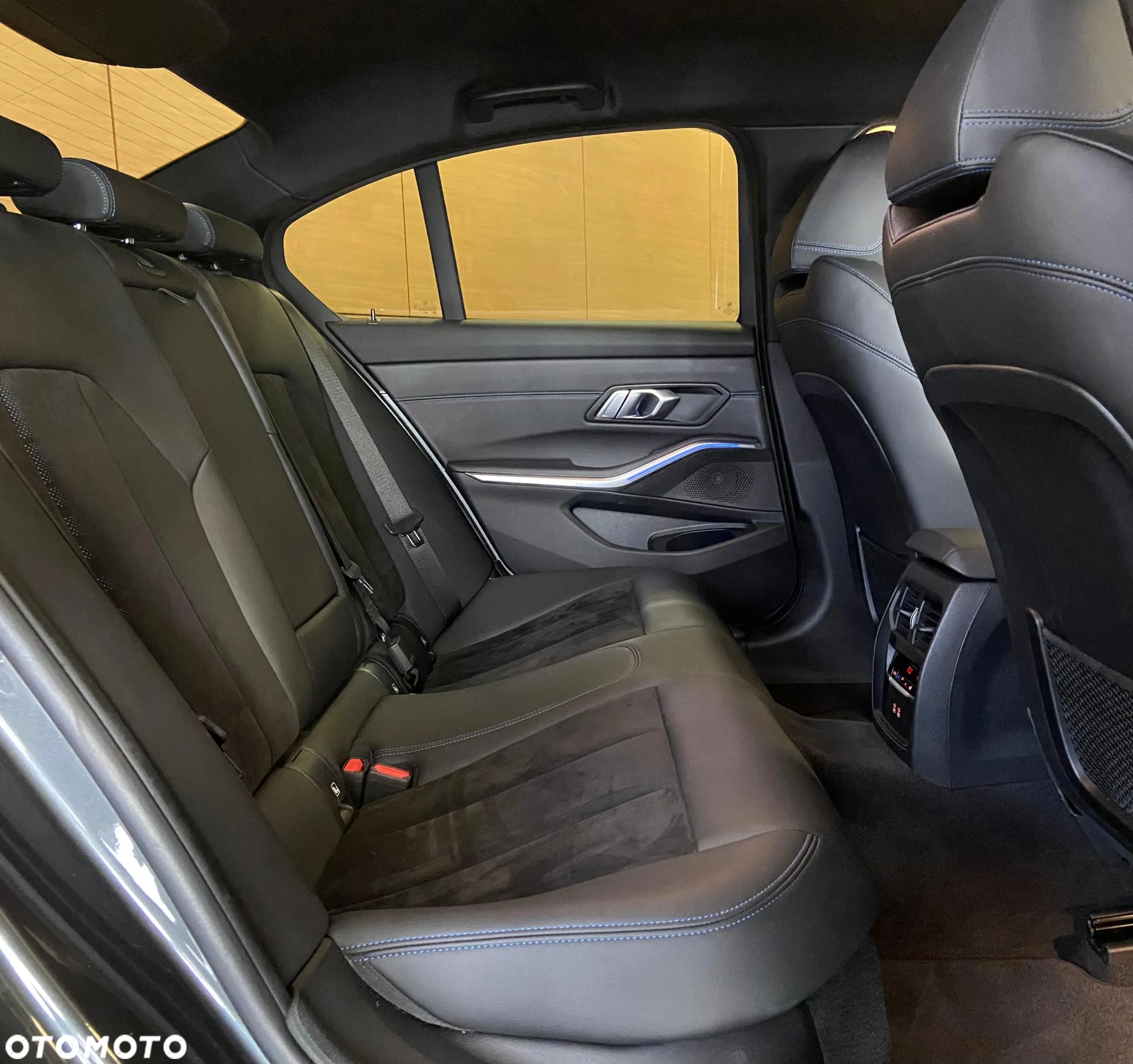 BMW Seria 3 320d M Sport - 12