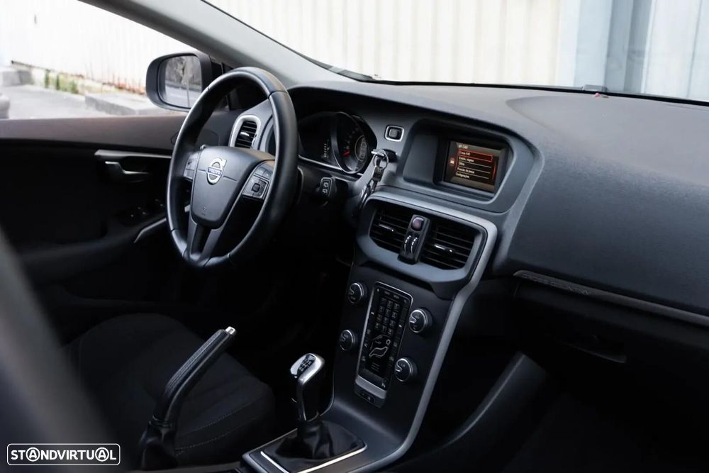 Volvo V40 Cross Country - 12