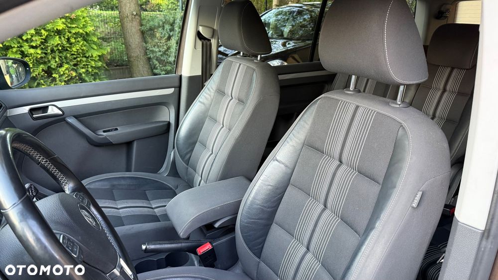 Volkswagen Touran 2.0 TDI DPF STYLE - 23