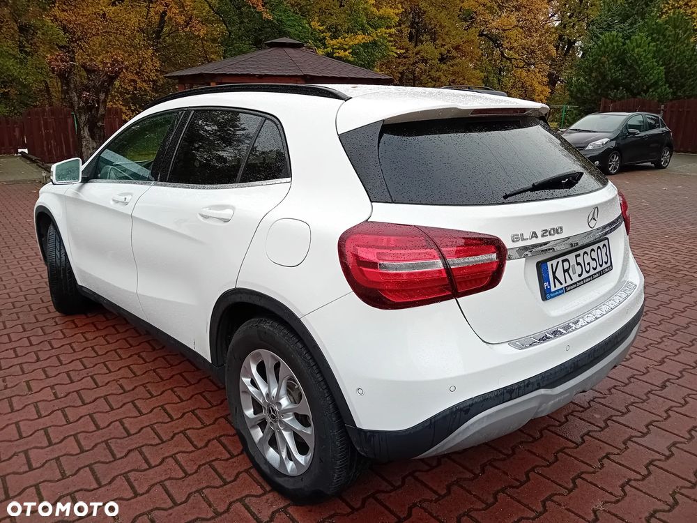 Mercedes-Benz GLA 200 7G-DCT Urban - 8