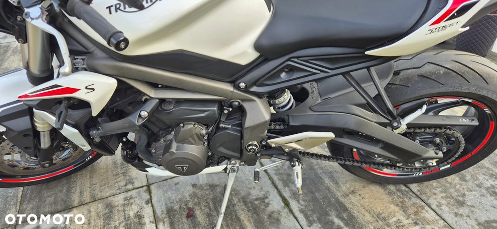 Triumph Street Triple - 9