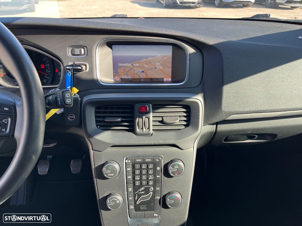 Volvo V40 2.0 D3 Momentum - 26