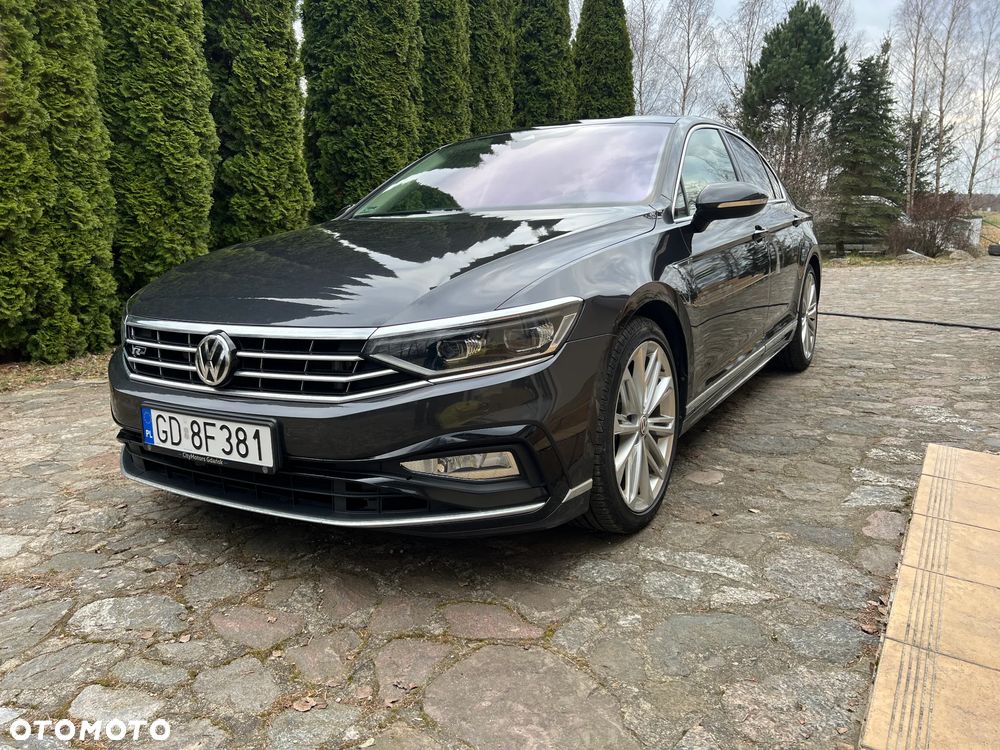 Volkswagen Passat - 1