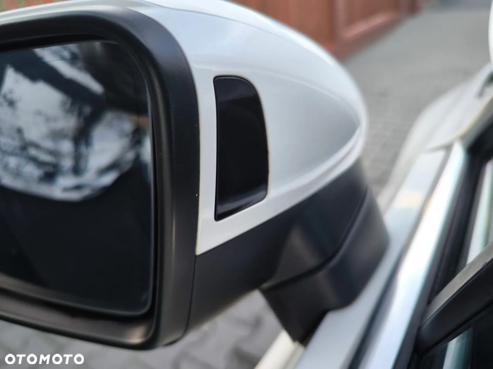 Volkswagen Passat 2.0 TDI SCR DSG Business - 17