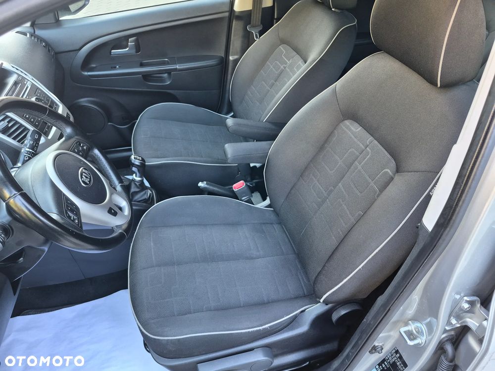 Kia Venga - 12