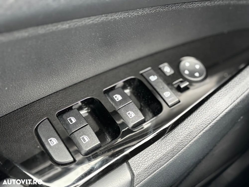 Kia Sportage 1.6 T-GDI HEV 6AT 4x2 Style - 22