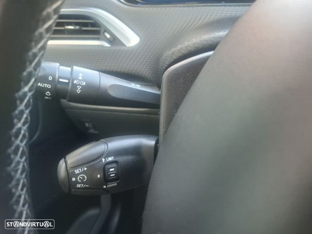 Peugeot 2008 1.6 e-HDi Allure - 24