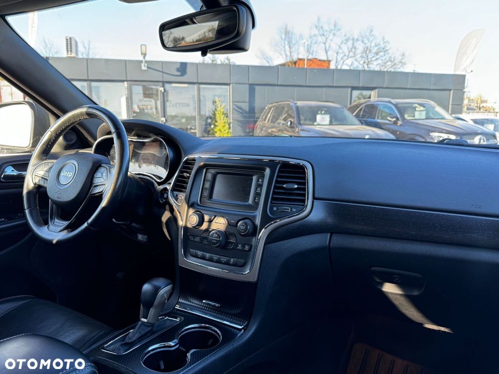 Jeep Grand Cherokee - 12
