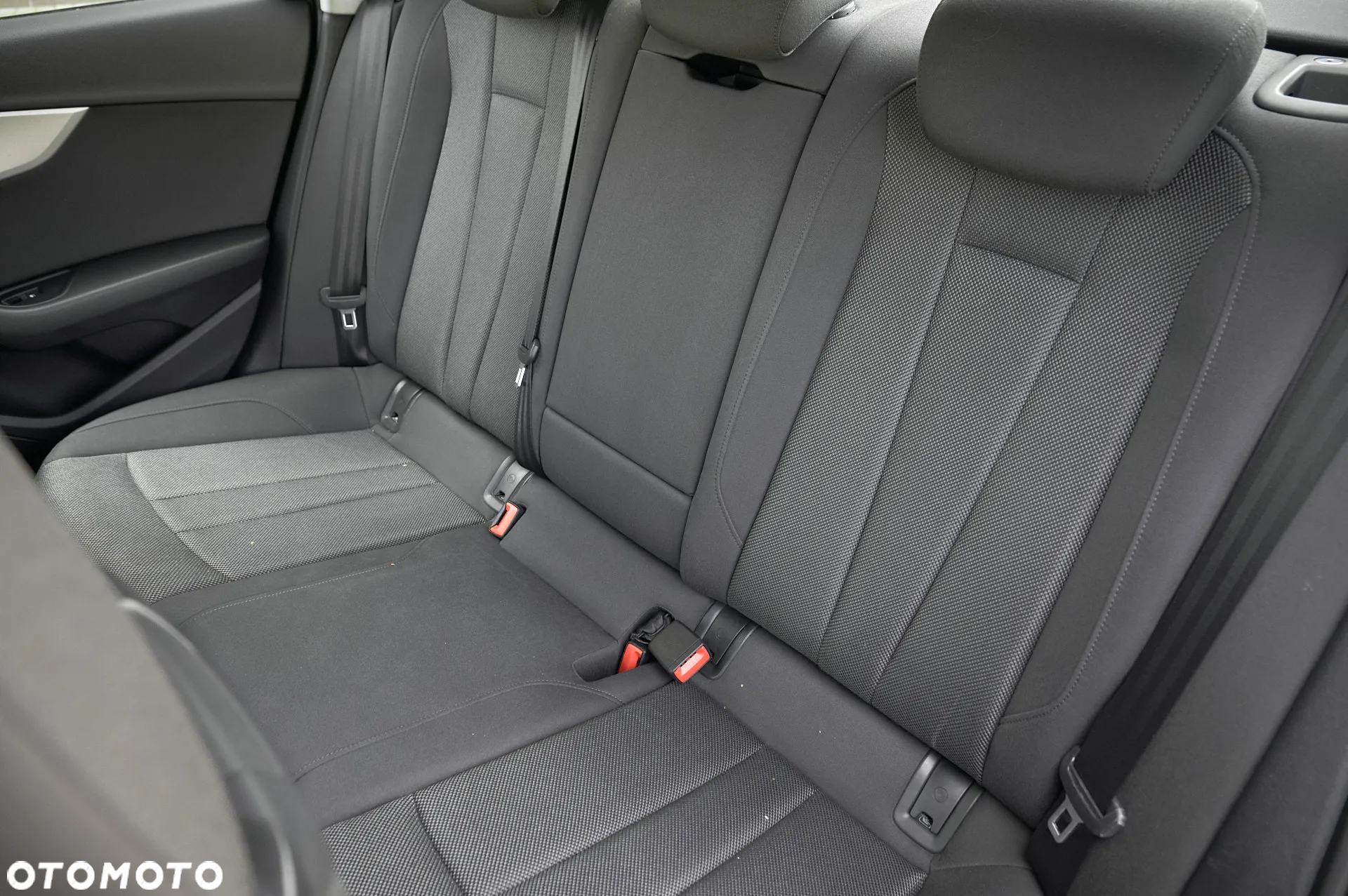 Audi A4 2.0 TDI ultra S tronic design - 23