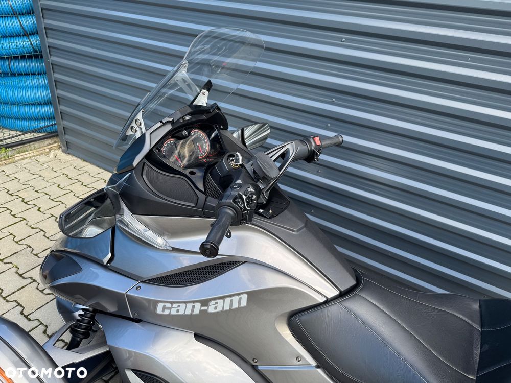 Can-Am Spyder - 12