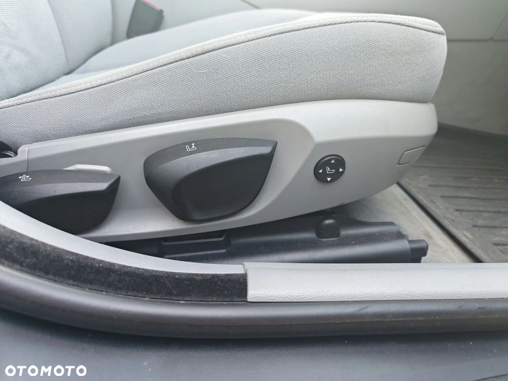 BMW Seria 3 318i - 14