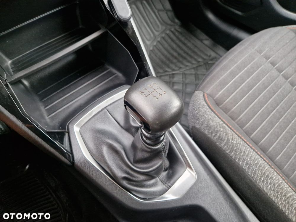 Peugeot 208 - 26