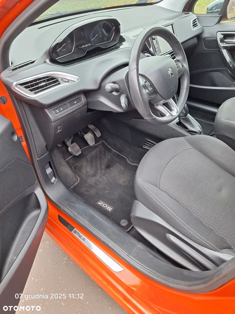 Peugeot 208 1.2 PureTech Style - 12