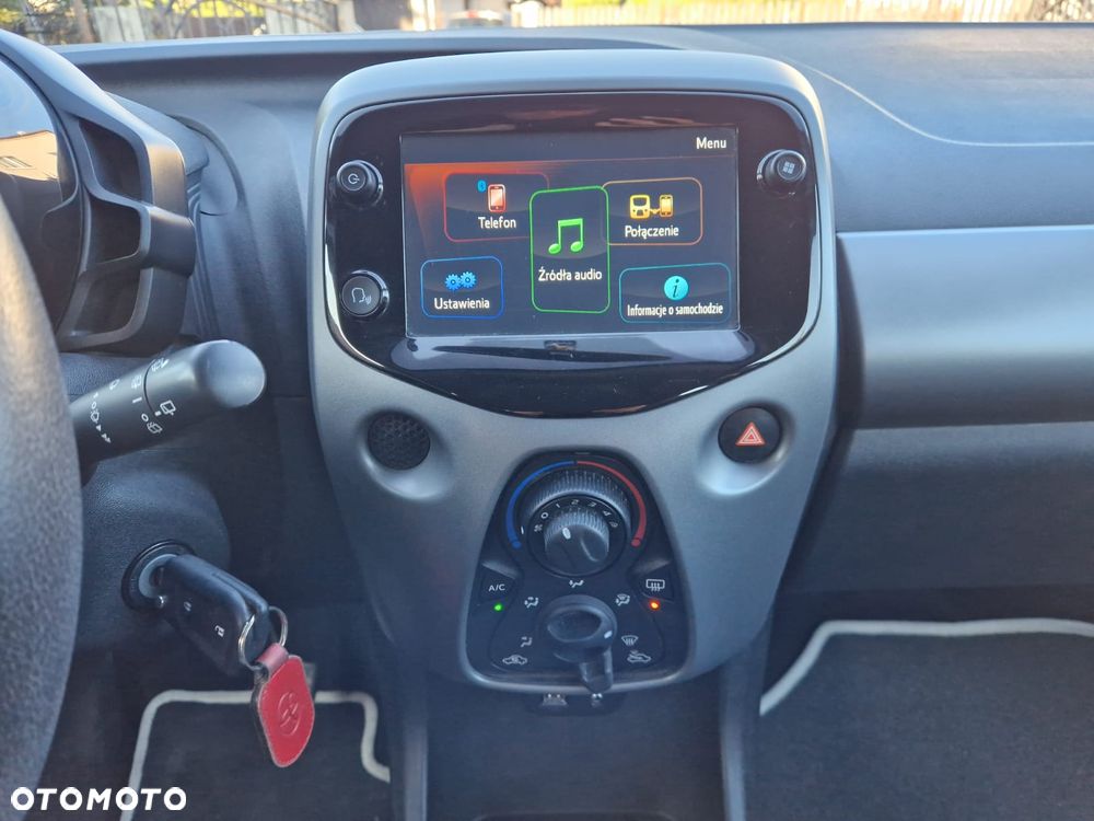 Toyota Aygo x.shift x-play connect - 17
