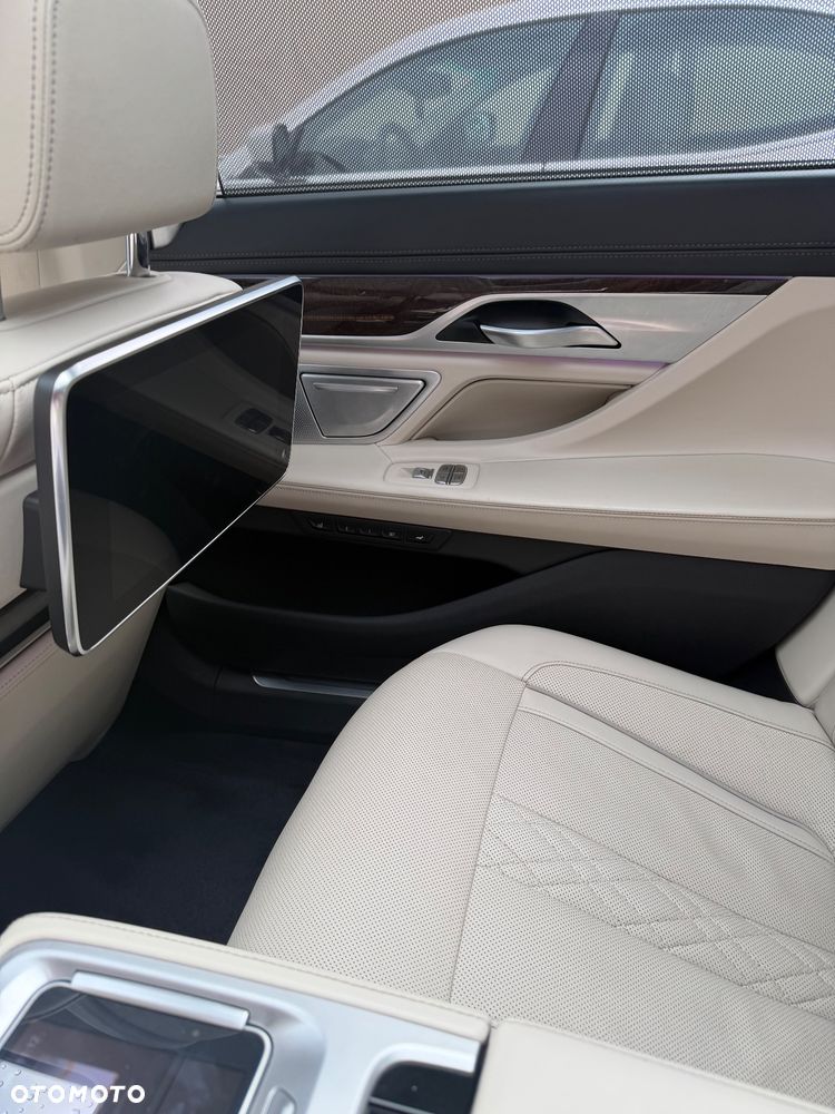 BMW Seria 7 - 31