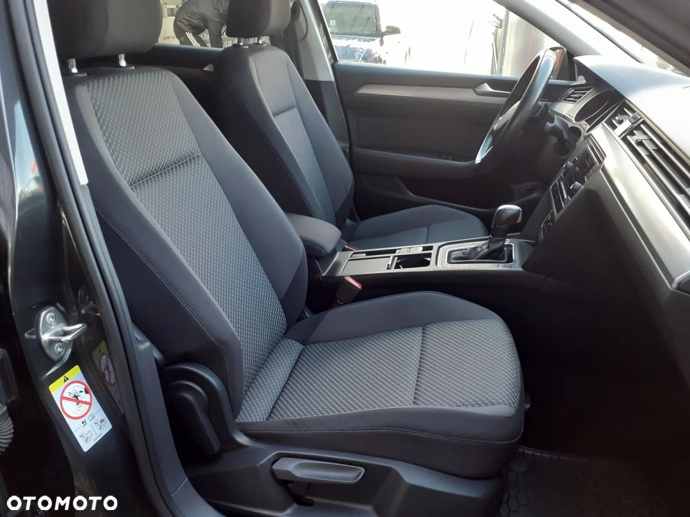 Volkswagen Passat - 25