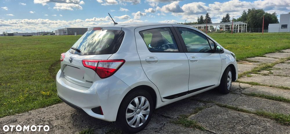 Toyota Yaris Hybrid 100 Active - 4