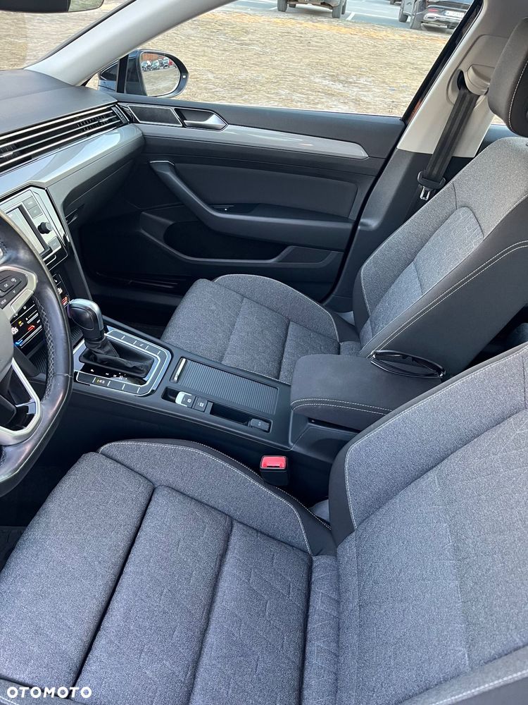Volkswagen Passat - 13