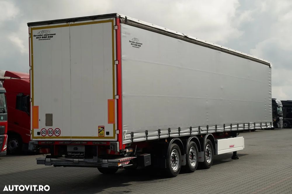 Fruehauf / SEMIREMORCĂ CU PRELATĂ (CURTAINSIDER) / TRANSPORT PALETI / PLATFORMĂ HIDRAULICĂ DHOLLANDIA - 2.000 KG / PODEA REZISTENTĂ (HEAVY-DUTY) / AXĂ LIFTABILĂ / AXE SAF / - 1