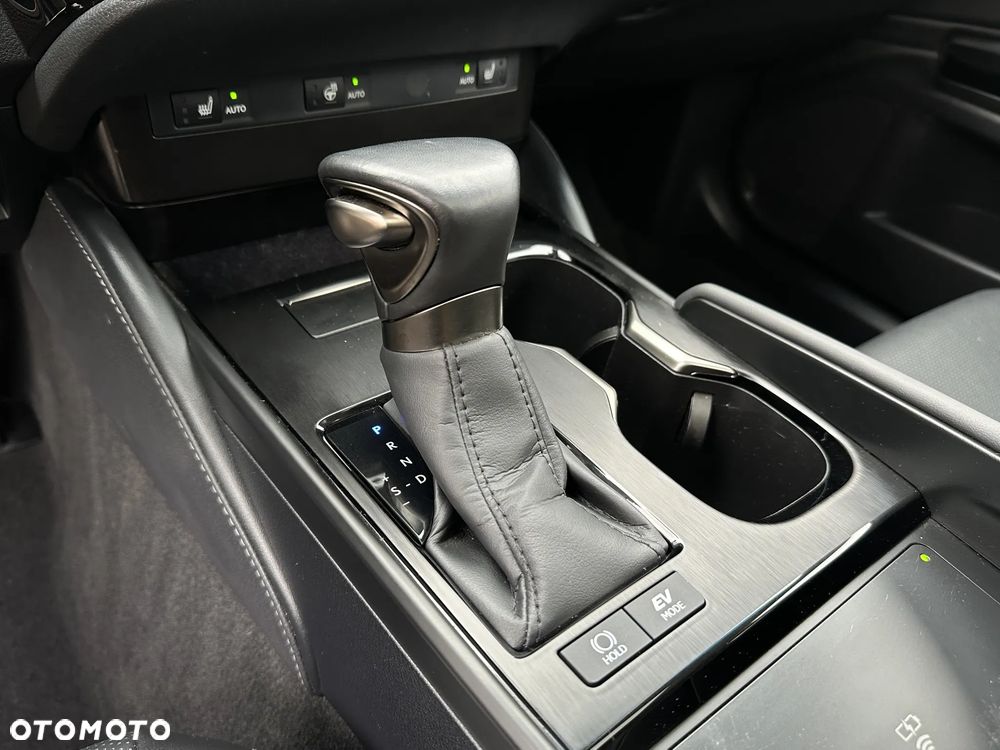 Lexus ES 300h Business Edition - 8