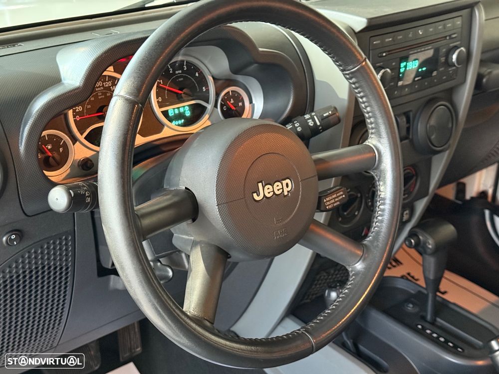 Jeep Wrangler 2.8 CRD ATX Sport - 31