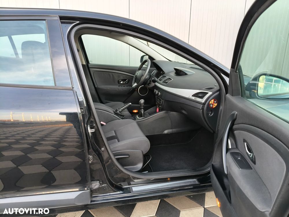 Renault Megane Grandtour TCe 130 BOSE Edition - 22