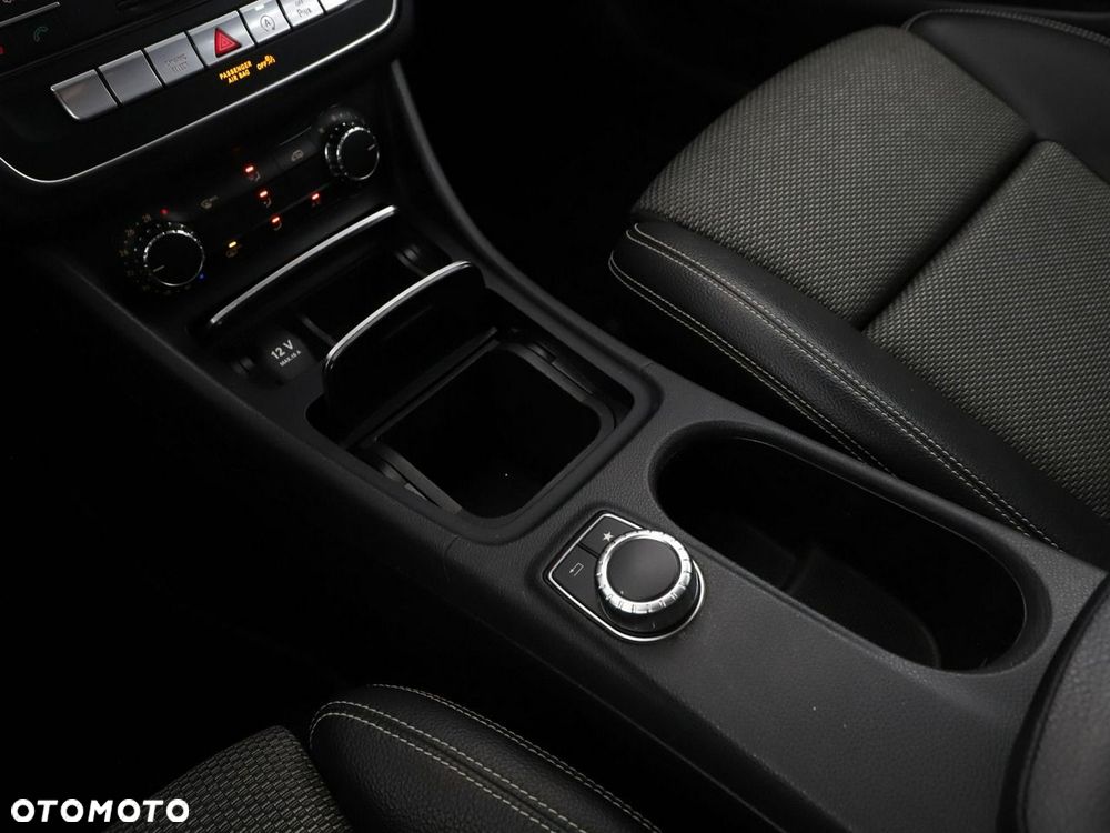 Mercedes-Benz CLA 180 d 7G-DCT - 29