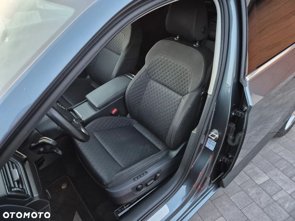 Skoda Superb 2.0 TDI Premium Edition - 17