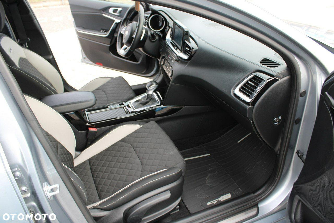 Kia ProCeed - 32