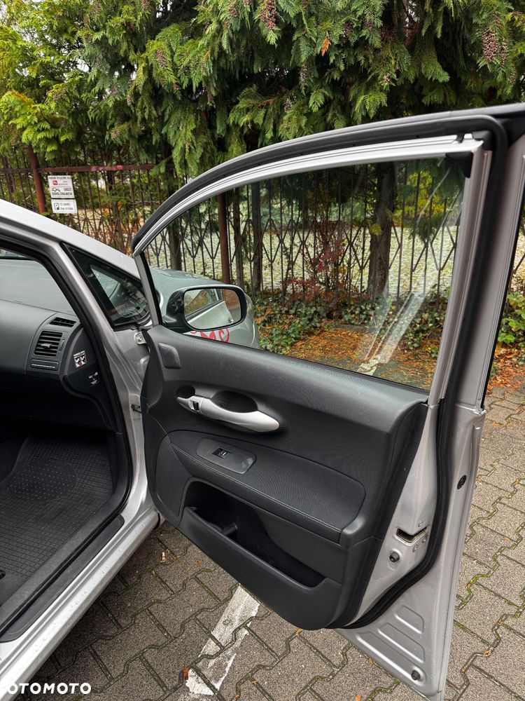 Toyota Auris 1.6 2010 - 13