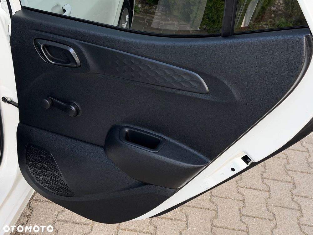 Hyundai i10 1.0 EDITION 30 - 31