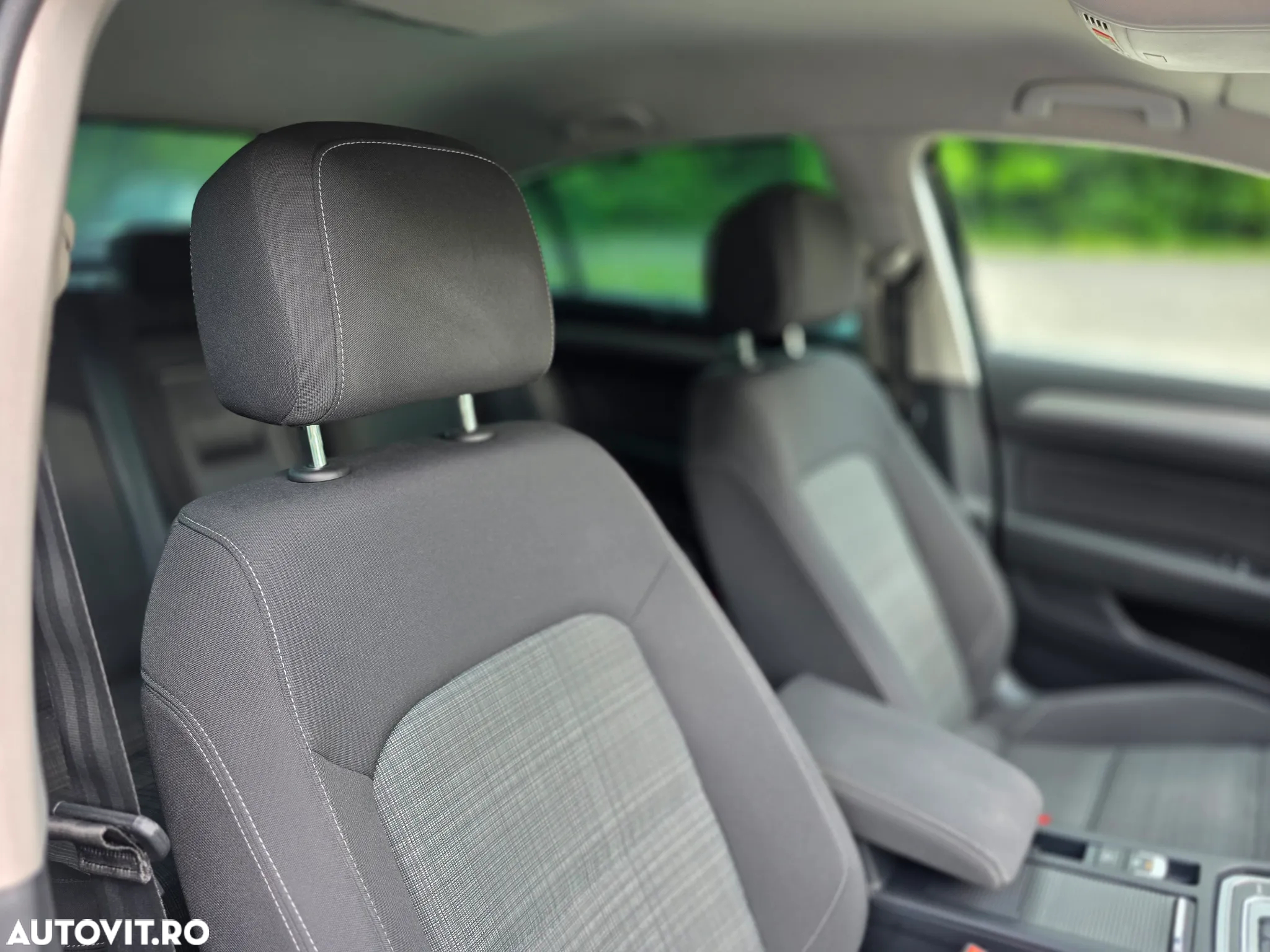Volkswagen Passat - 12