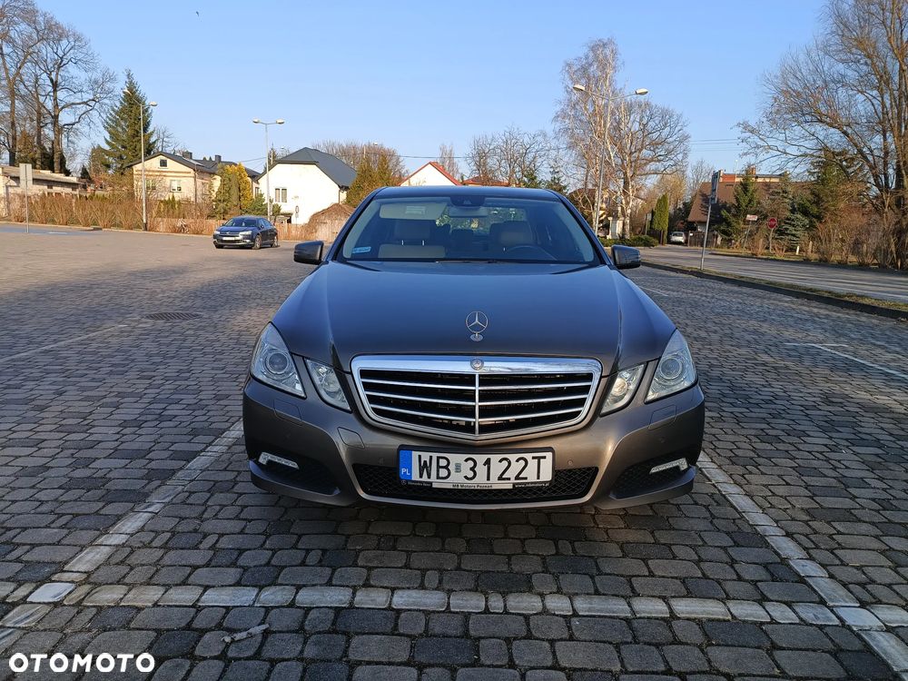 Mercedes-Benz Klasa E 250 CGI BlueEffICIENCY Avantgarde - 2