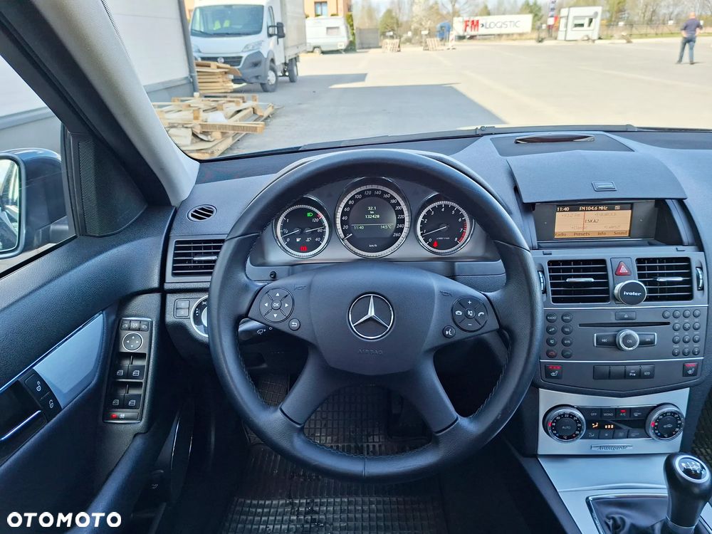 Mercedes-Benz Klasa C 180 CGI BlueEFFICIENCY Avantgarde - 24