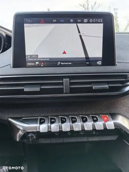 Peugeot 3008 1.5 BlueHDi Allure Pack S&S EAT8 - 17